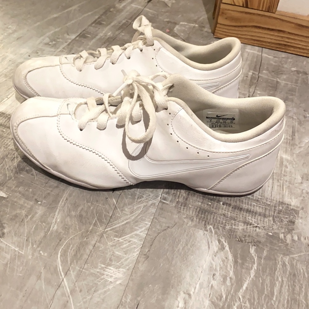 Nike cheer unite size 8